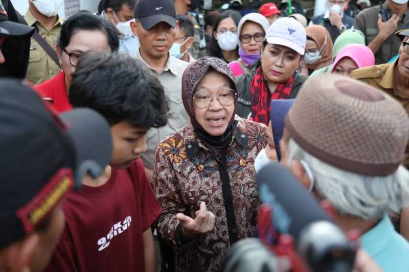 Risma Kerahkan Bantuan untuk Korban Gempa di Cianjur