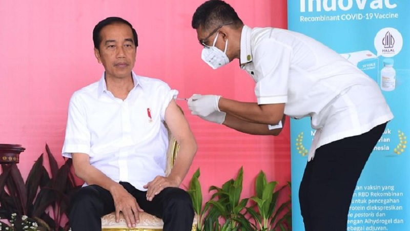 Jokowi Disuntik Booster Kedua dengan Vaksin Lokal