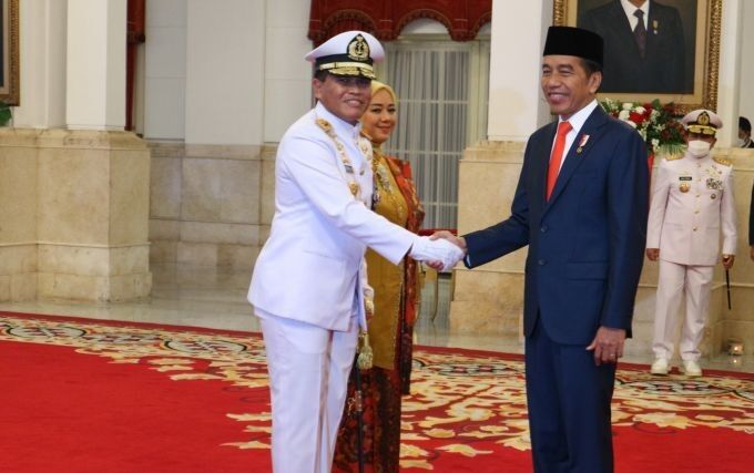 Presiden Jokowi Lantik Muhammad Ali Sebagai Kasal