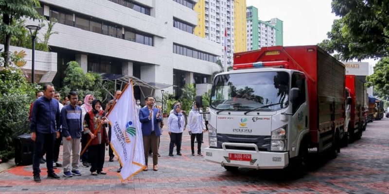 Mensos Risma Lepas 50 Ton Beras Donasi untuk Gempa Cianjur