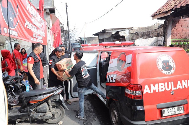 BMI DKI Jakarta Salurkan Bantuan ke Korban Kebakaran di Plumpang