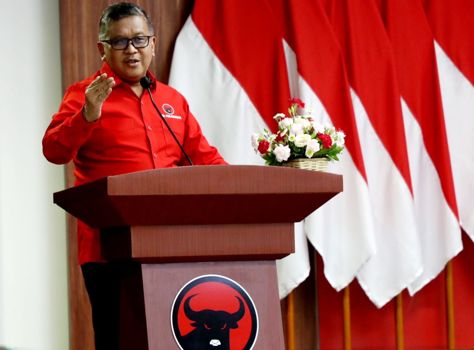 Hasto 'Sentil' Kunjungan Anies ke Kota Surabaya 