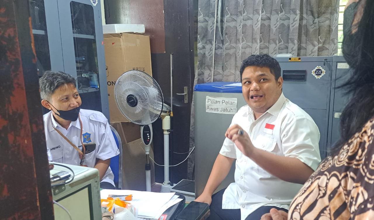 Hidayat Tegaskan Perbaikan Balai-balai RW Komitmen Eri-Armuji