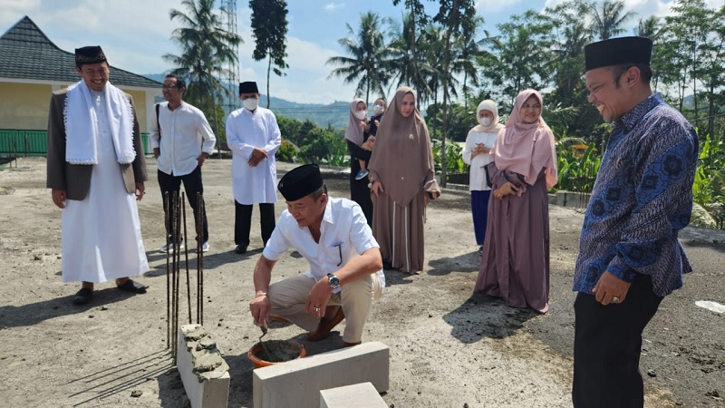 TB Hasanuddin & Ibu Ika 'Launching' Kelas Baru Ponpes Fajrussalam