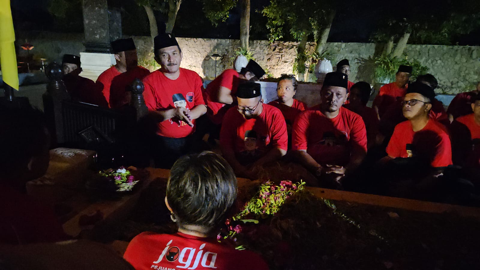DPC PDI Perjuangan Kota Yogyakarta Ziarah ke Makam Bung Karno