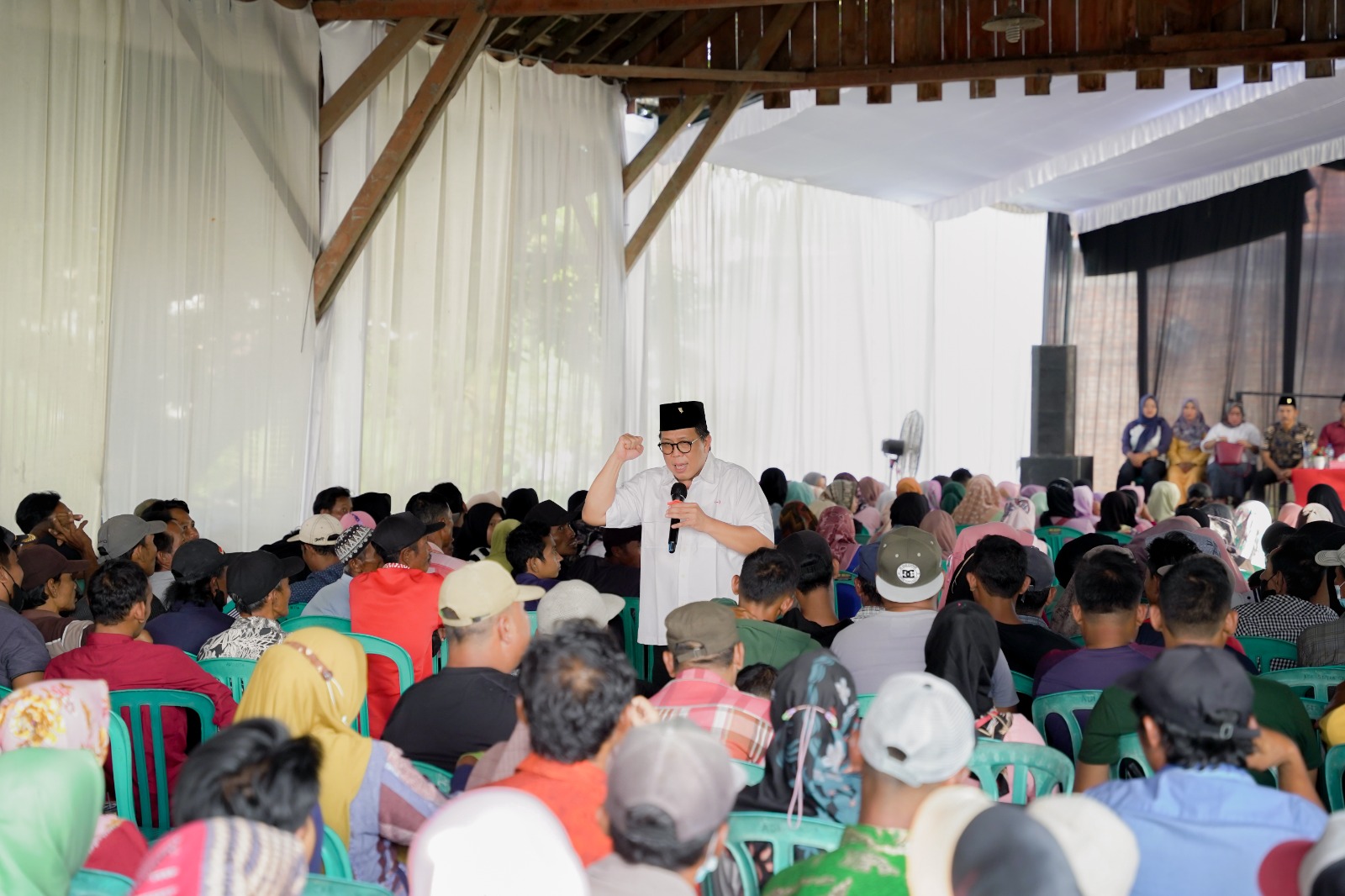 Abidin Fikri Kobarkan Semangat ke Banteng Kecamatan Kedungadem