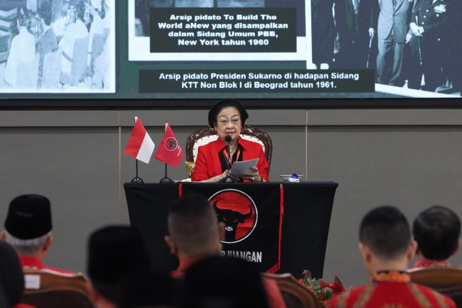 Megawati Bela Jokowi soal Masifnya Pembangunan Infrastruktur