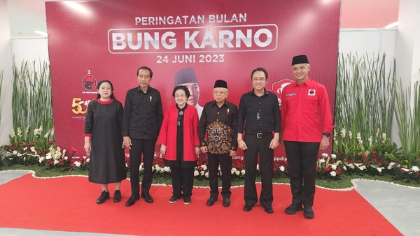 Ini Momen Megawati Foto Bareng Jokowi, Ma'ruf Amin, Ganjar, Prananda dan Puan Maharani