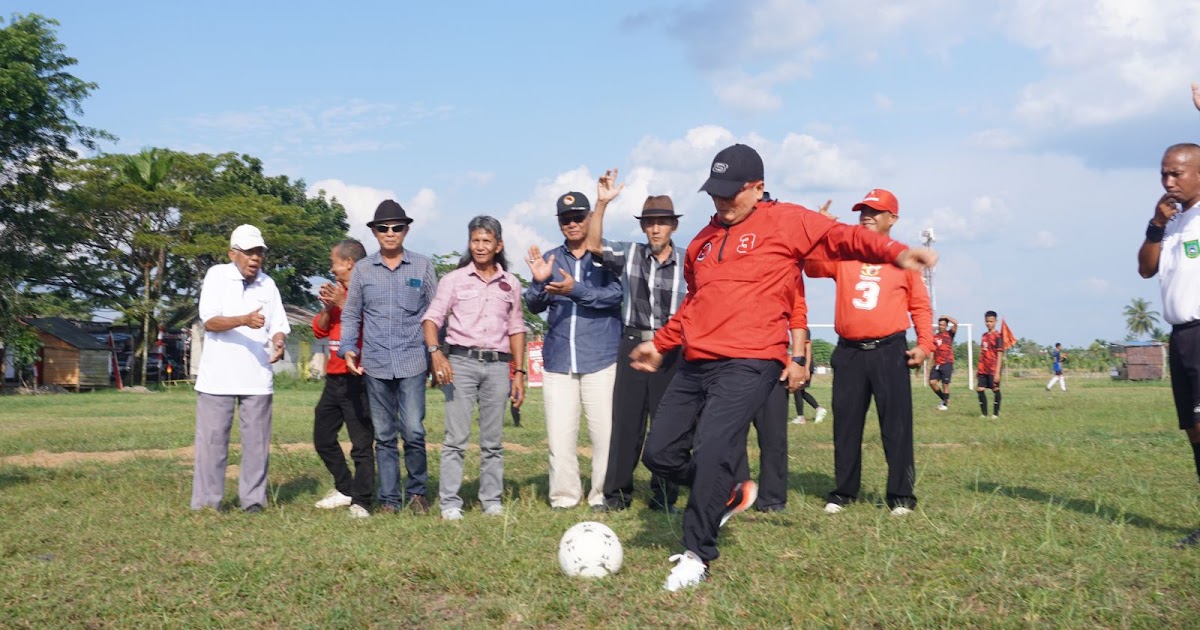 Sujiwo Buka Turnamen Sepak Bola Tarkam Piala Ganjar Pranowo