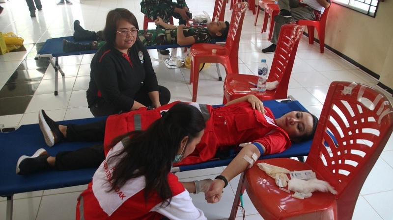 Karolin Laksanakan Donor Darah di Event Jelimpo Sehat dan Peduli Lingkungan