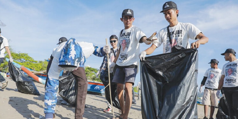 Apresiasi Aksi Bersih-Bersih Pantai ala Relawan Ganjar, Warga: Patut untuk Dicontoh