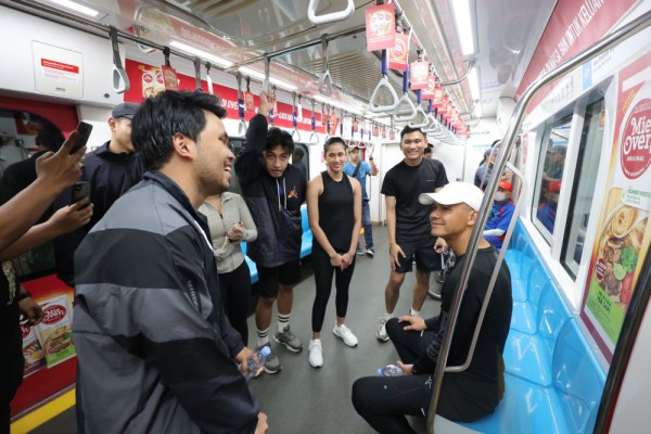 Sambil Jajal MRT, Ganjar Terima Curhatan Dari Publik Figur & Influencer