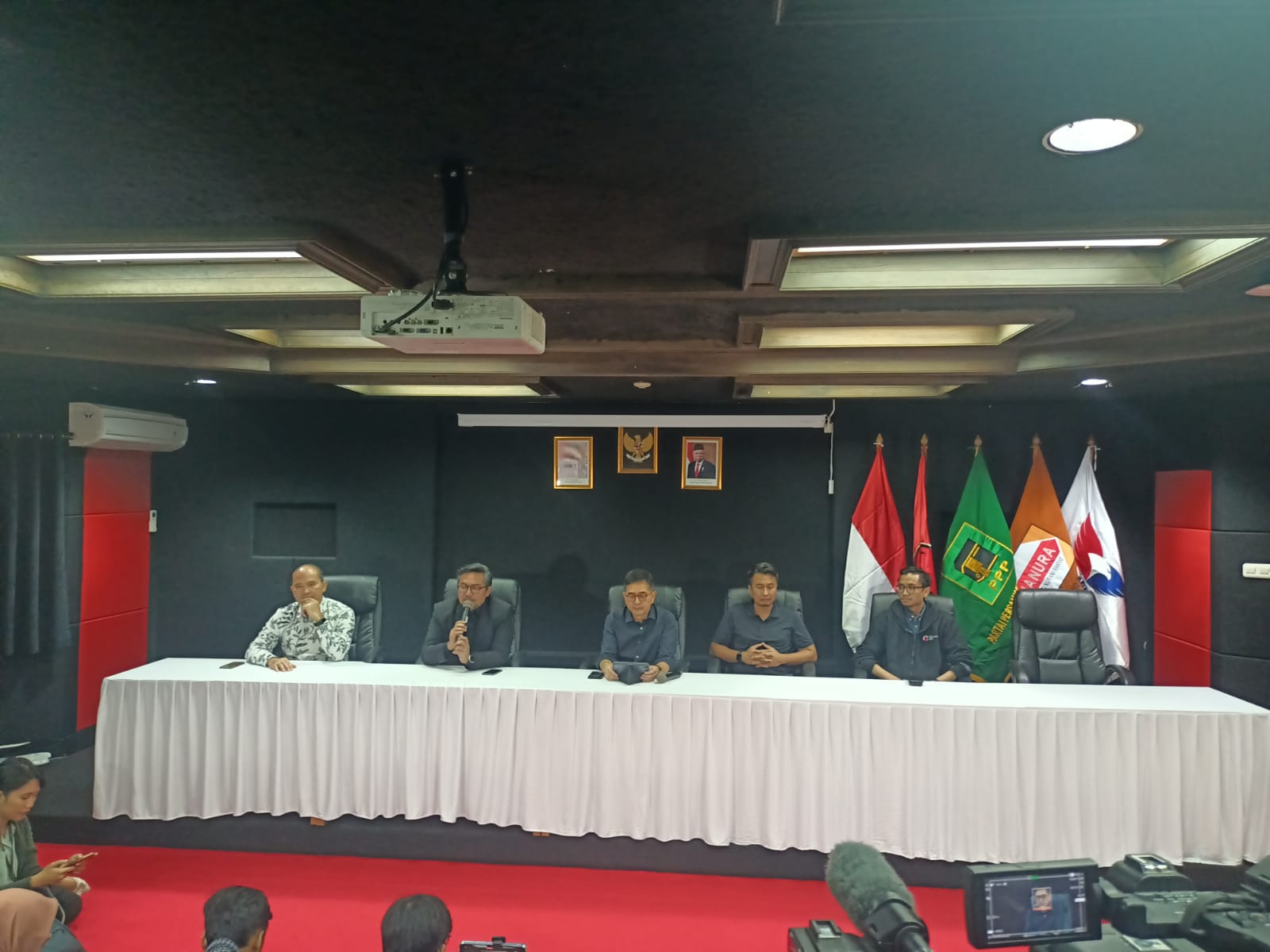 TPN Ganjar-Mahfud Rapat Rutin Hari Rabu, Bakal Umumkan Daftar Struktur ...