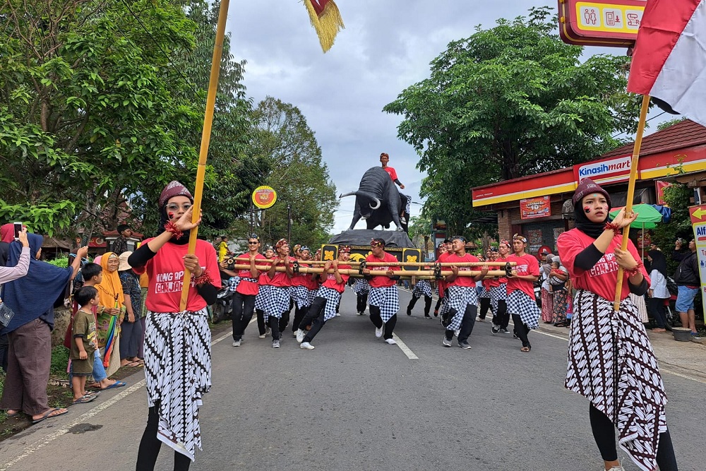 Ogoh-Ogoh Banteng Meriahkan Deklarasi Tim Pemenangan Ganjar - Mahfud di Magelang