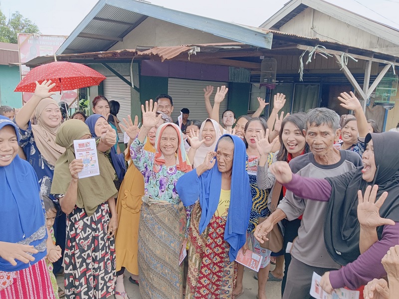 Dukung KTP Sakti Ganjar-Mahfud, Yulita Yesi Susanti Bagikan Telur; Perangi Stunting!