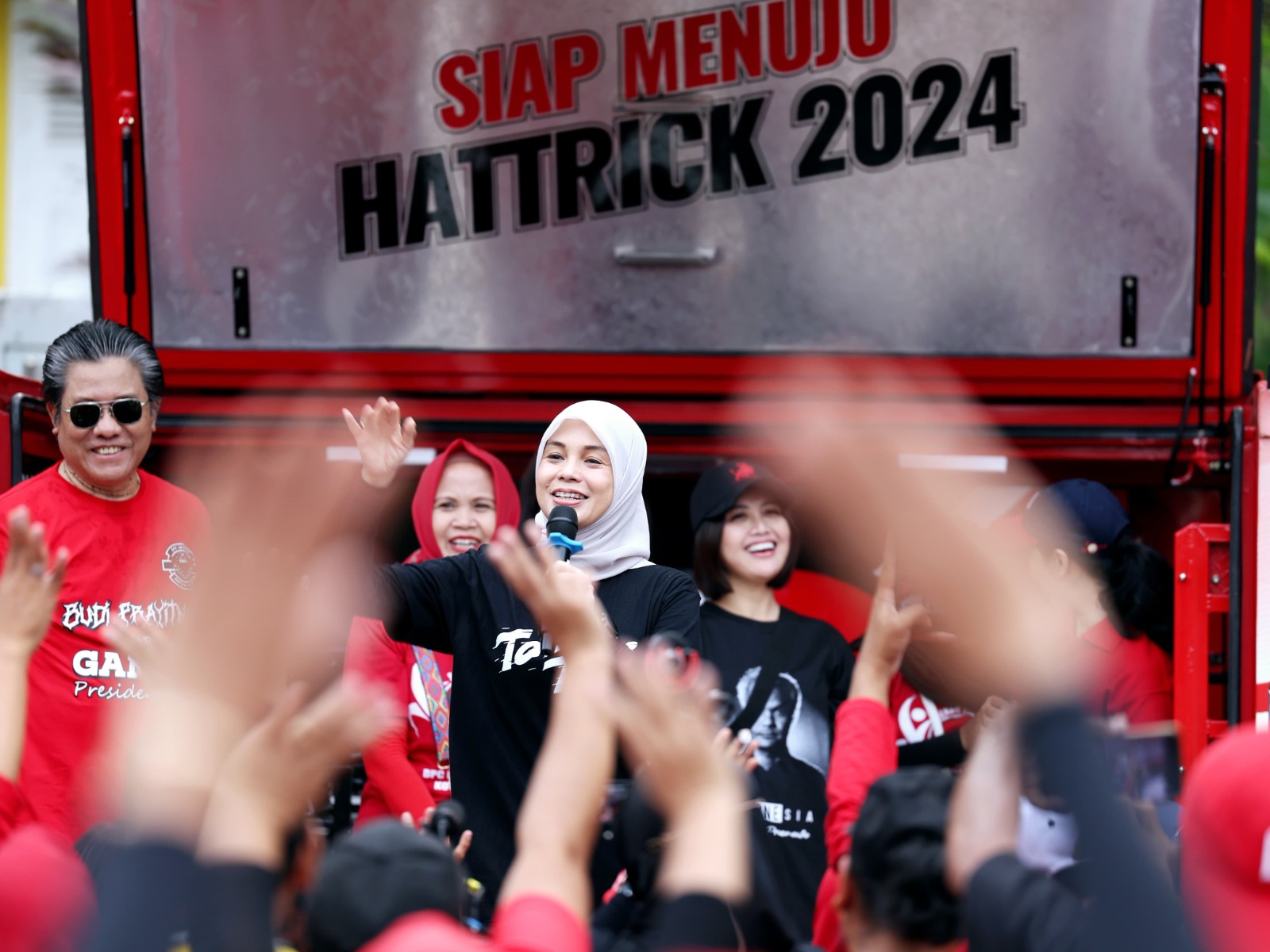 Atikoh Flashmob Ayo Pilih Ganjar Bersama Warga Semarang