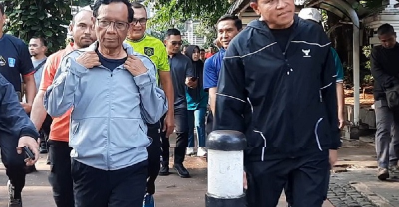 Di Hari Terakhir Ngantor, Mahfud MD Jalan Pagi Bareng Staf
