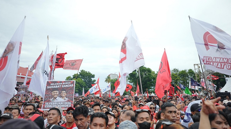 Ribuan Relawan Buruh Konvoi Hadiri Kampanye Akbar Ganjar-Mahfud di Manado