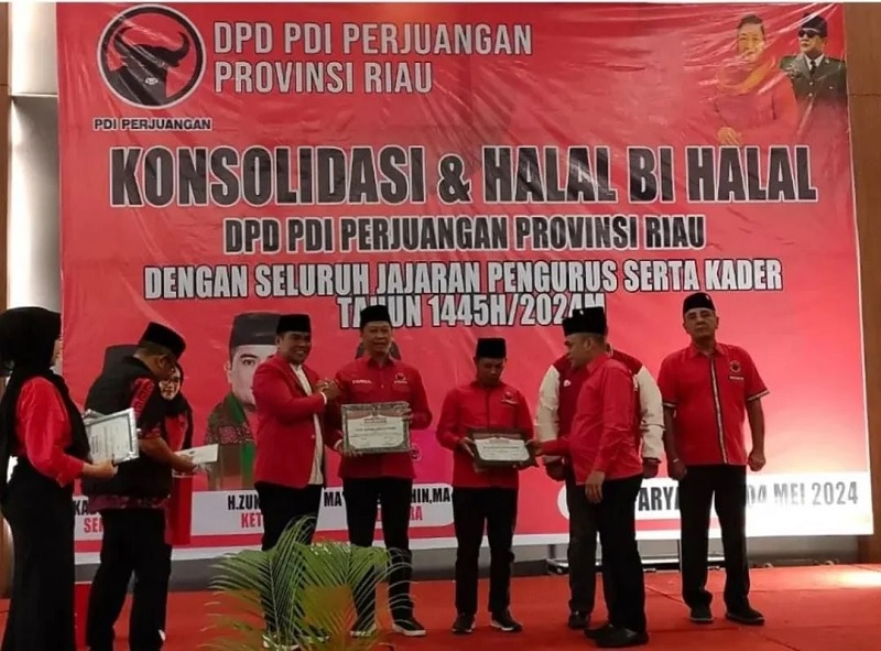 Raih Suara Tertinggi di Pileg 2024, DPC PDI Perjuangan Pelalawan Raih Piagam Perhargaan
