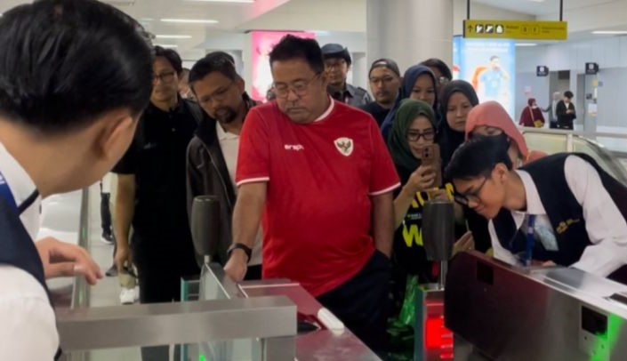 Naik MRT dari Stasiun Lebak Bulus ke CFD, Rano Karno: Gerbong Harus Ditambah