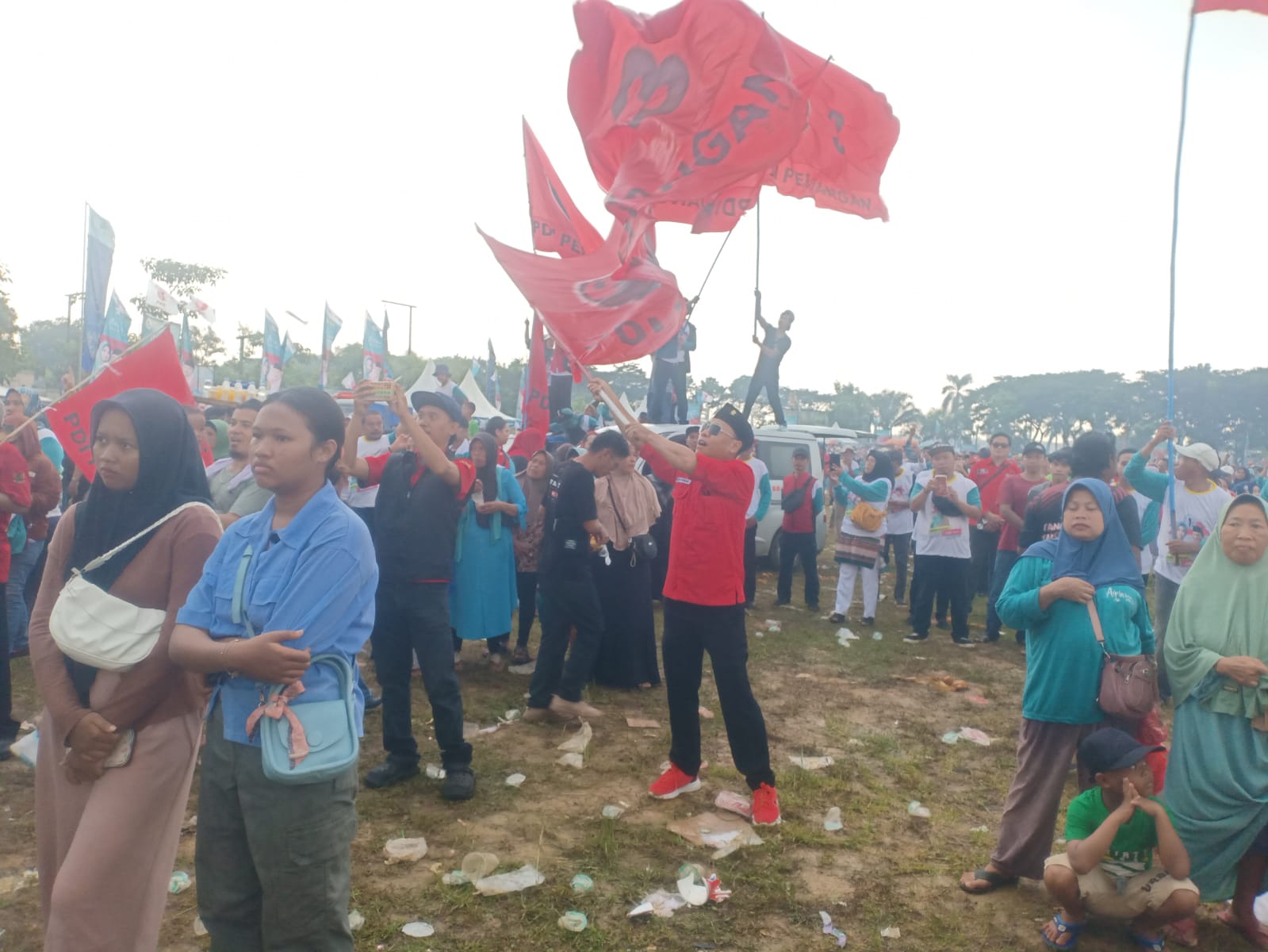 REPDEM Kota Tangerang Kibarkan Panji Partai Saat Kampanye Akbar