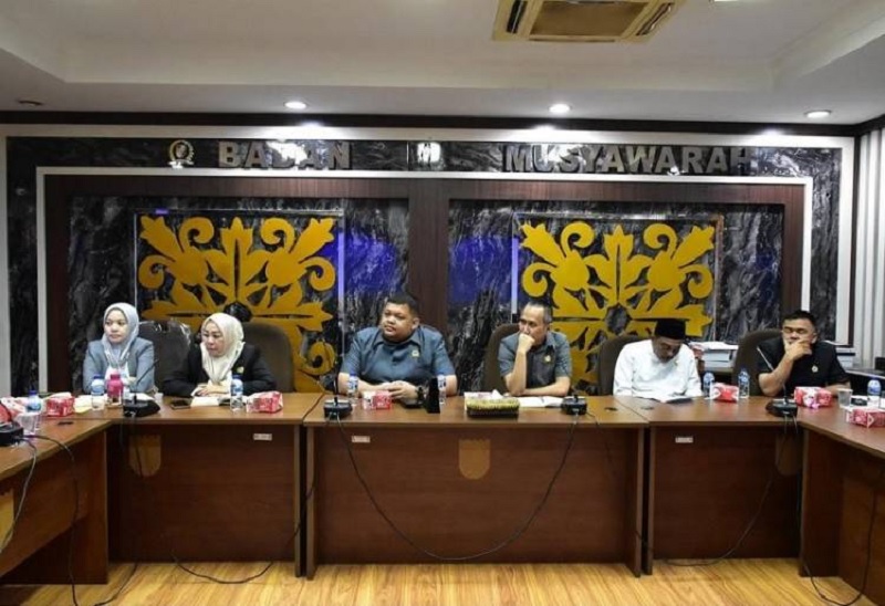 Masyarakat Sulit Gunakan Aplikasi JKN Mobile, Dinkes Pekanbaru Diminta Benahi Layanan Puskesmas