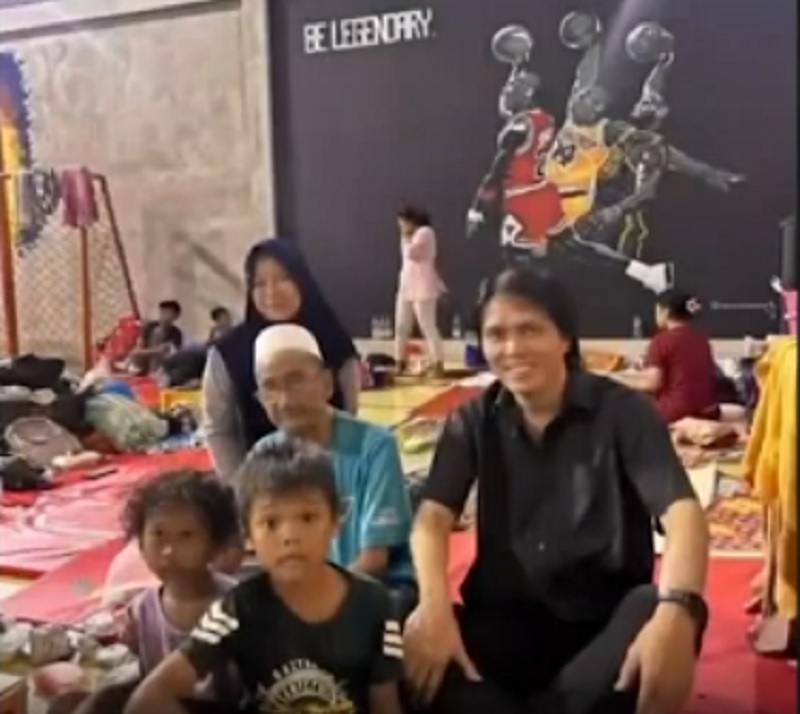 Once Mekel Salurkan Bantuan Kepada Warga Korban Terdampak Banjir 