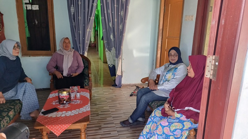 Sadarestuwati Lunasi Tagihan Listrik Rp 12,7 Juta Warga Miskin di Jombang