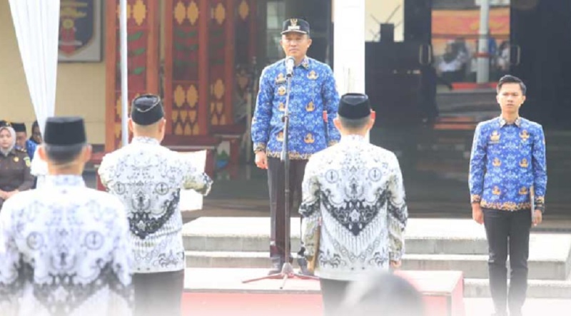 Parosil Mabsus Beri Sangsi Lima Kepala Sekolah yang Tidak Disiplin Saat Hardiknas