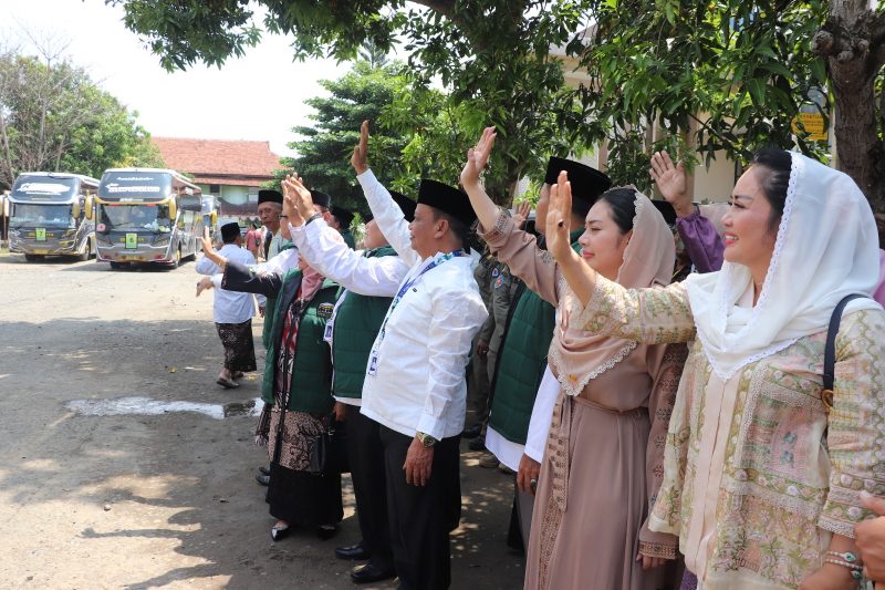 Mitha Lepas 1.038 Jemaah Calon Haji Asal Kabupaten Brebes