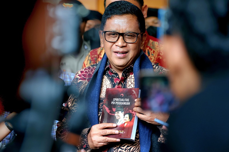 Hasto Persembahkan Berjudul Spiritualitas PDI Perjuangan untuk Megawati Soekarnoputri