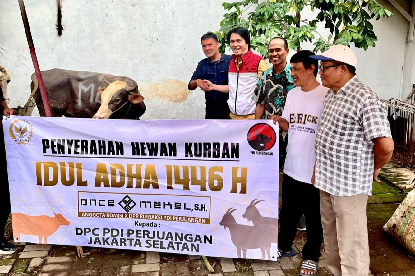 Once Salurkan Hewan Kurban ke Sejumlah Mesjid di Jakpus dan Jaksel