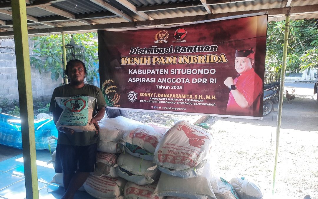 Sonny Salurkan 50 Ton Bantuan Benih Padi untuk Petani di Situbondo