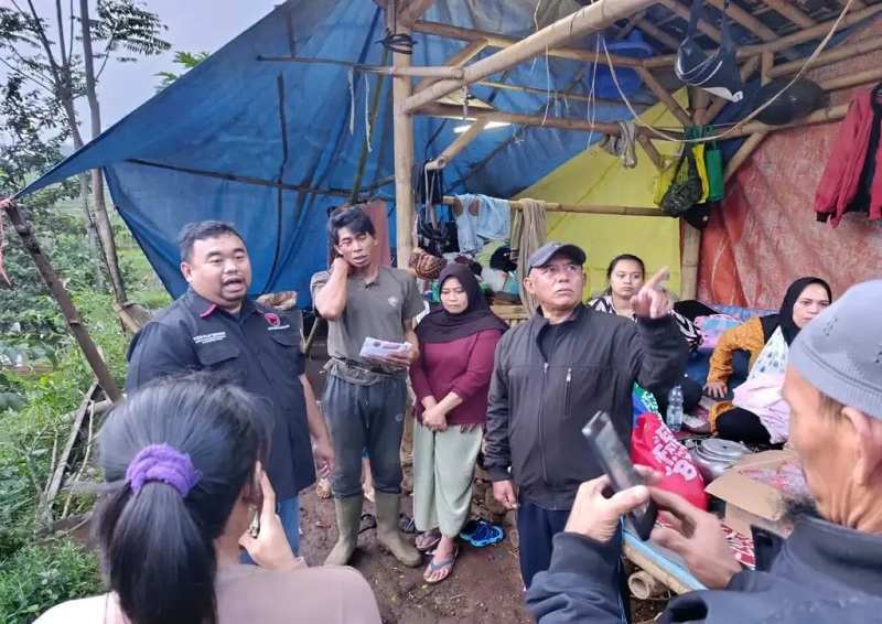 Yudha Puja Turnawan Turun Langsung Melihat Kondisi Rumah Tatang di Desa Sukamulya