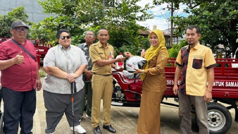Ananda Moeis Serahkan Bantuan 26 Motor Sampah Untuk 16 Kelurahan di Samarinda