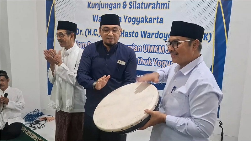 Hasto Wardoyo Resmikan UMKM Jamaah Masjid Nurul Hidayah