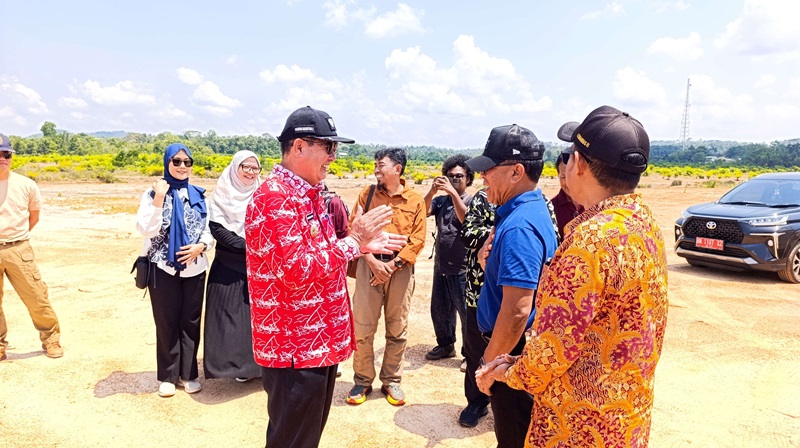 Bupati Kamarudin Muten Serahkan Lahan Pribadi untuk Sekolah Unggul Garuda
