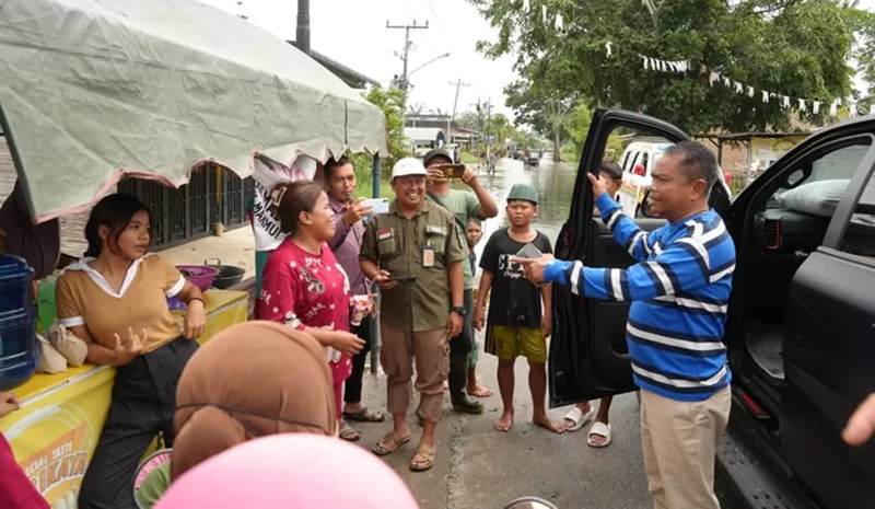 Darma Wijaya Tinjau dan Salurkan Bantuan untuk Korban Banjir Sergai