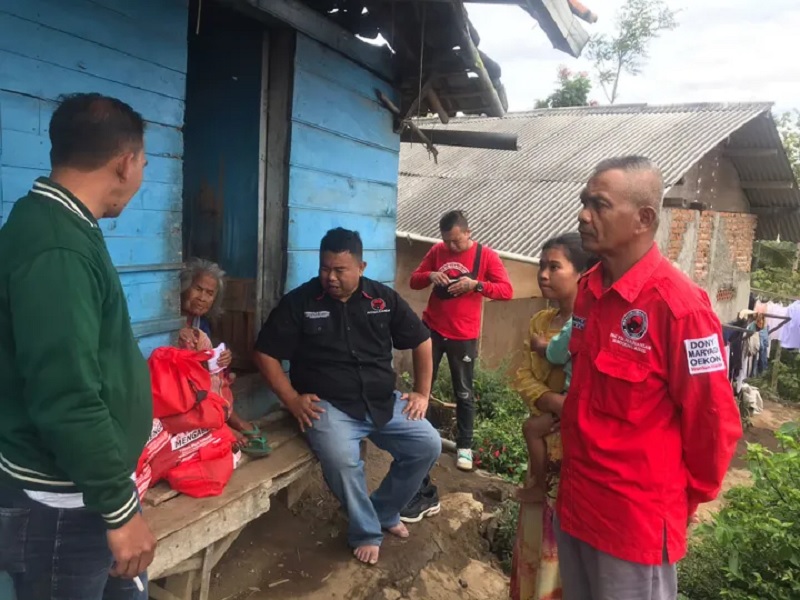 Yudha Puja Turnawan Kunjungi Sejumlah Warga Kurang Mampu di Dua Kecamatan Berbeda