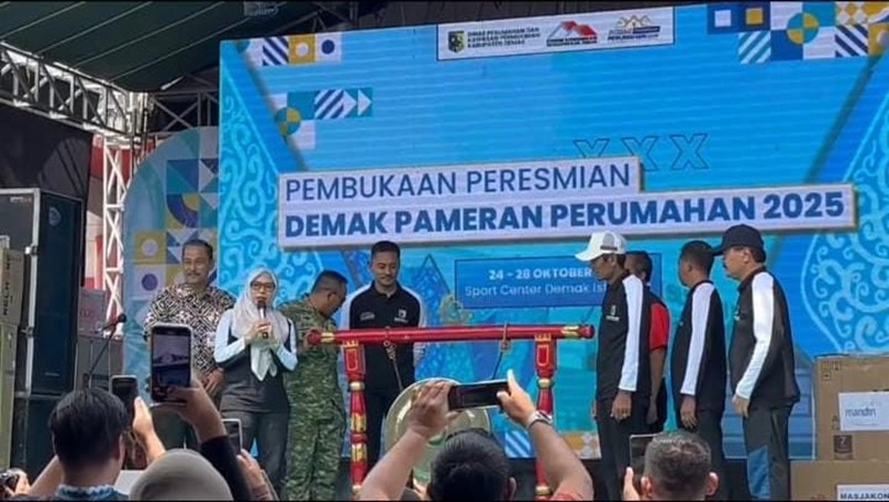 Bupati Eisti’anah Dorong Warga Demak Miliki Rumah Layak Lewat Pameran Perumahan 2025