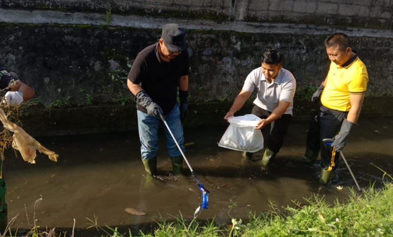 Wabup Gianyar Gde Mayun Galakkan Aksi Bersih Sungai dan Tanam Pohon Tiap Pekan