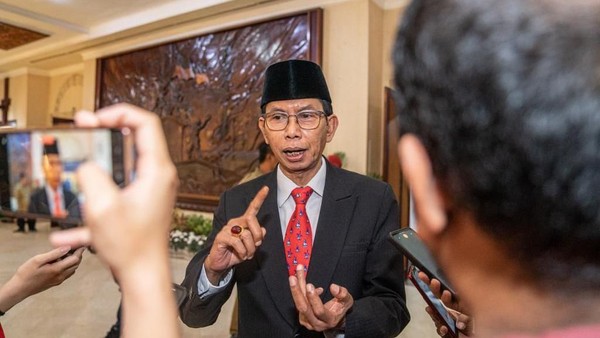 Adi Sutarwijono Dukung Langkah Bijak Eri Tunda Pembangunan RS Surabaya Selatan