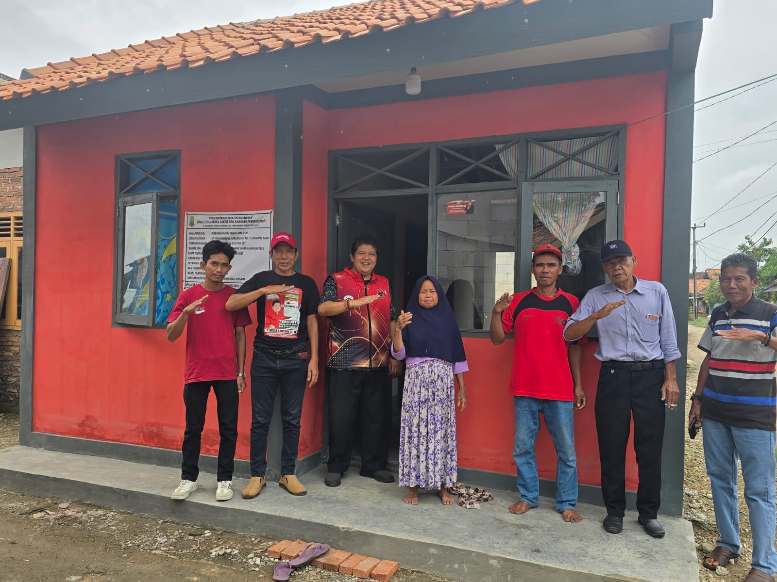 Natala Sumedha Kunjungi Rumah Warga Penerima Program Rumah Layak Huni di Desa Karangligar