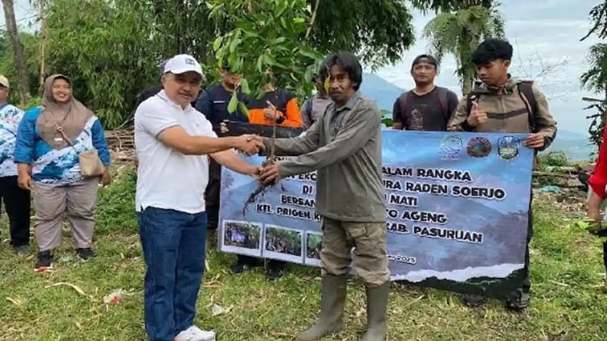 Sugiyanto Pimpin Gerakan Tanam Pohon di Kecamatan Prigen