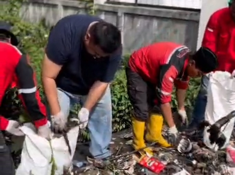 Yudha Puja Turnawan Turun Langsung Pimpin Aksi Bersih-Bersih Drainase dan Saluran Irigasi