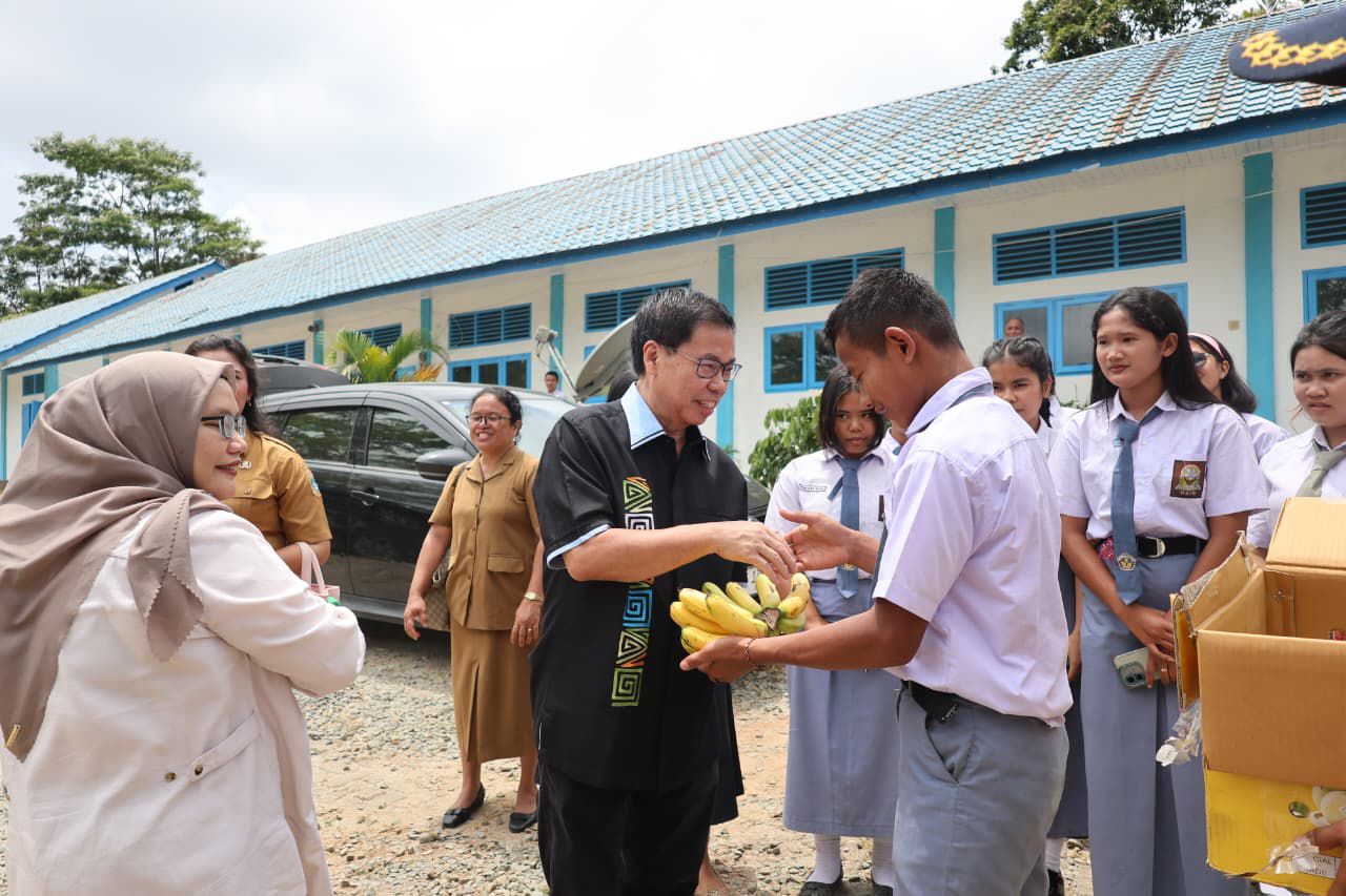 Jengkol, Pisang & Gula Aren Buah Tangan untuk Sofyan Tan Usai Menggelontorkan Rp3,3 Miliar di STM Hulu