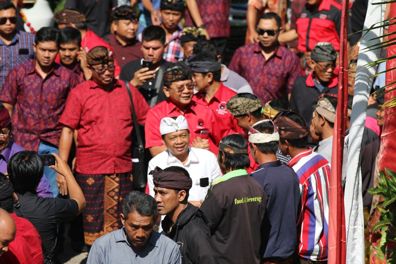 Cagub Wayan Koster saat lakukan konsolidiasi di Buleleng Bali