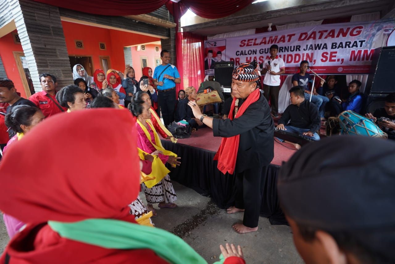 Kang Hasan asyik Ngibing